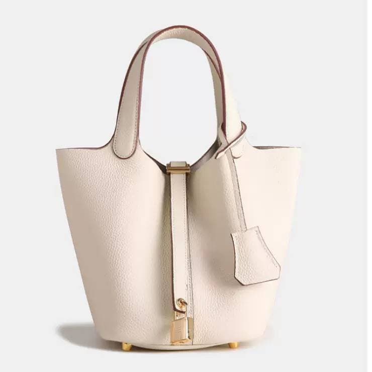 Женская сумка-ведро из натуральной кожи с подвеской