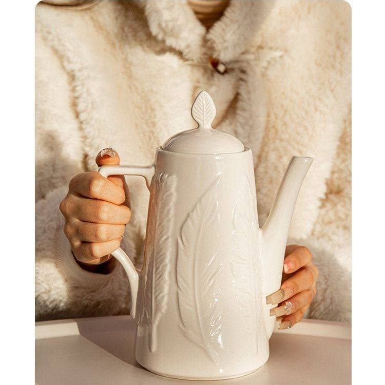 Керамический чайник с узором перо 1л