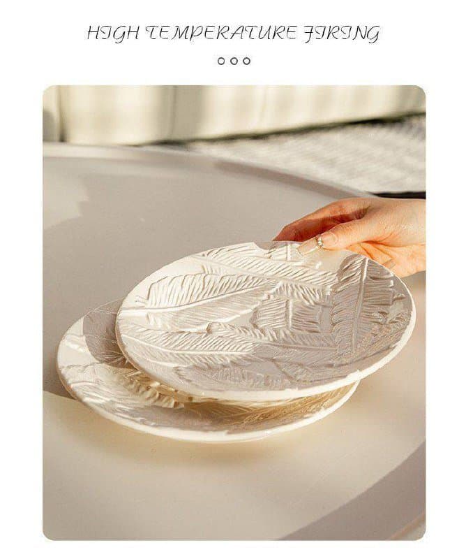 Керамическая тарелка с рельефным узором «Перо» 20 см